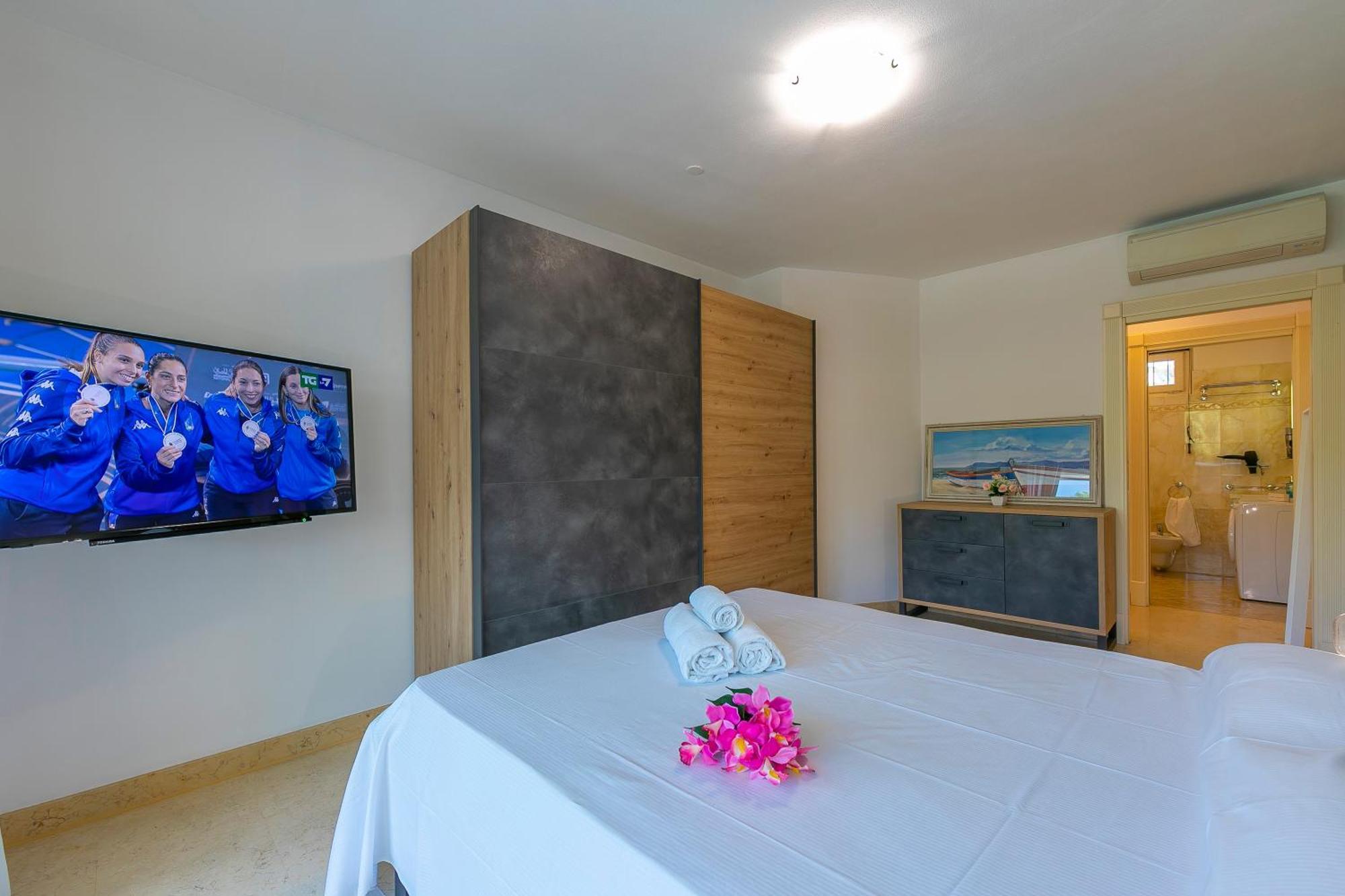 Rivoltella Apt With Pool 600M From Lake - Happy Rentals เดเซนซาโนเดลการ์ดา ภายนอก รูปภาพ